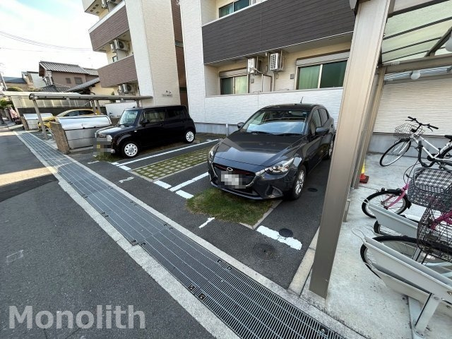 フジパレス鳳中ノースの駐車場
