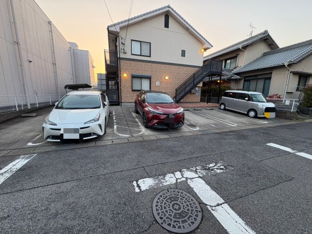 ハイツ・コロモの駐車場