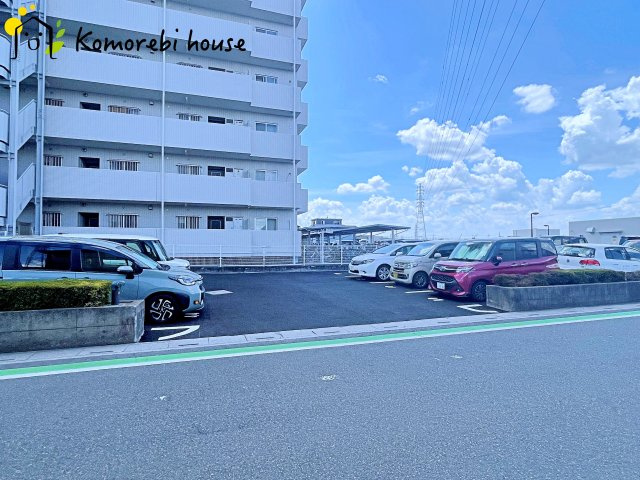 東建ニューハイツ北鴻巣の駐車場|車をお持ちの方に嬉しい駐車場付きの物件です