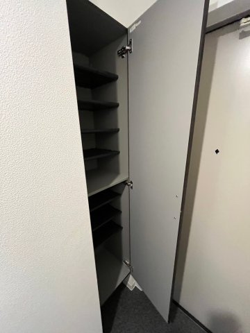 ジーメゾン寝屋川秦町アリビオの玄関|シューズBOX