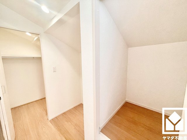 伊丹市堀池２丁目 第12堀池の収納|収納力豊富なウォークインクローゼット付き。お洋服はもちろん、スーツケースなどの大物もしっかり収納できます。