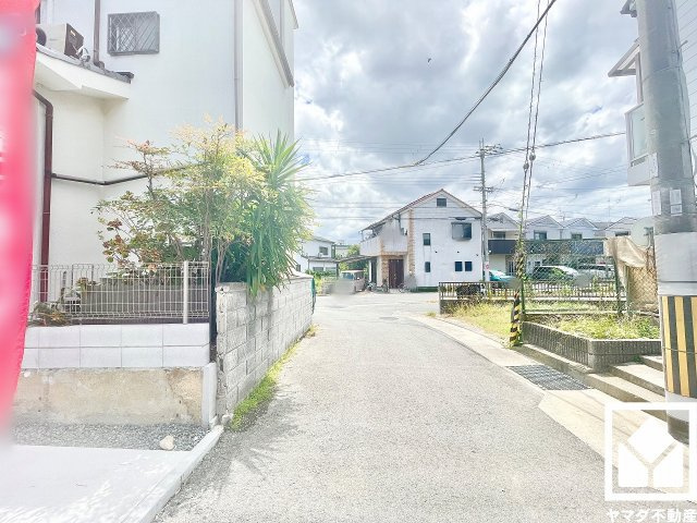 伊丹市堀池２丁目 第12堀池の前面道路含む現地写真|「伊丹市立摂陽小学校」まで徒歩5分。低学年のお子様の通学にも無理のない距離です。
