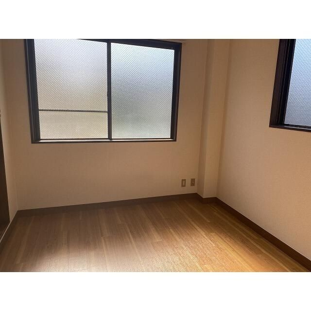 イリス三田の洋室