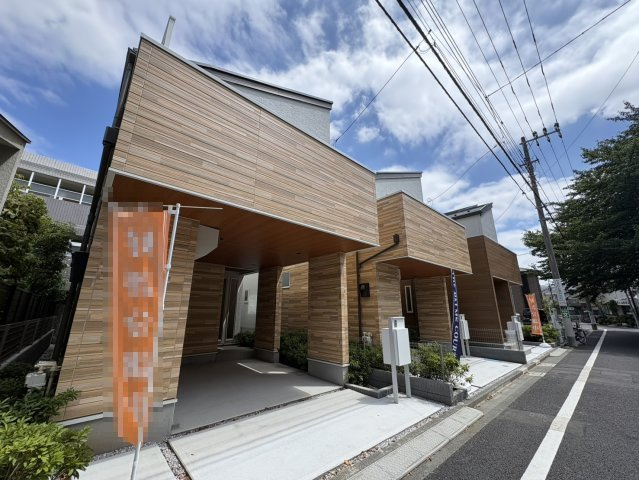 THEパームスコート下井草の前面道路含む現地写真|駅近ですが、静かな通りにあり、交通量も多くなく、安心です。