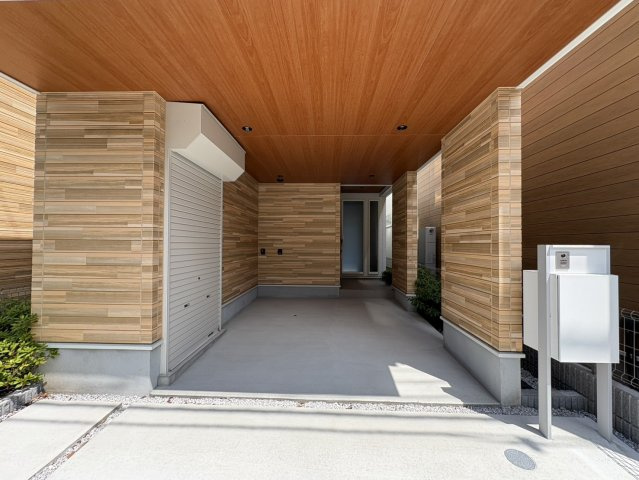 THEパームスコート下井草の駐車場|屋根付きのため、雨でも濡れずに乗り降りできます