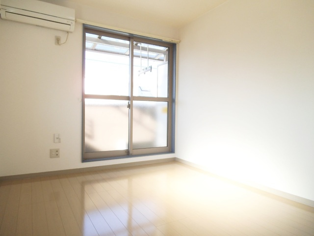 セレ志茂の洋室|とっても綺麗なフローリングのお部屋です☆