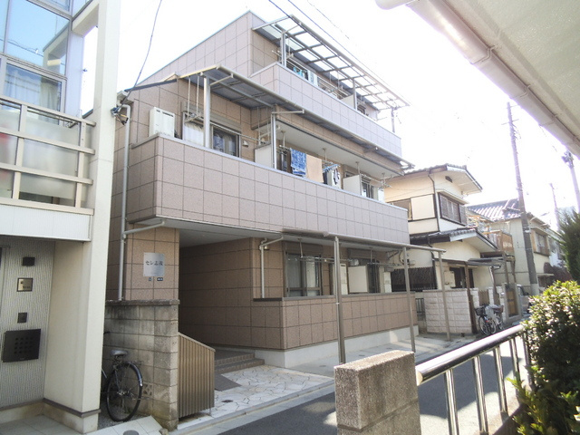 セレ志茂のエントランス|2009年築！とっても綺麗な建物です。
