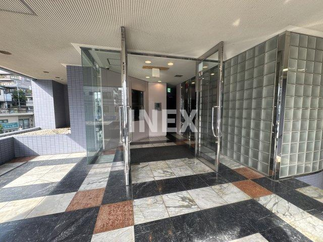 横浜市旭区鶴ケ峰２丁目の賃貸マンションのエントランス