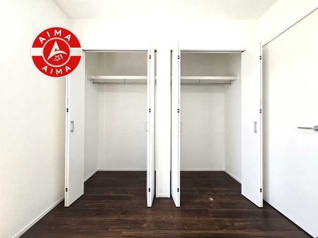 福岡市南区皿山1丁目第1-2棟（2号棟）の内観：施工例|洋服や大きな荷物が多い方や人数の多いご家族などは、一般的なクローゼットよりもウォークインクローゼットのほうが使い勝手が良いです。
