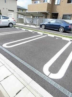 ノイクラールの駐車場
