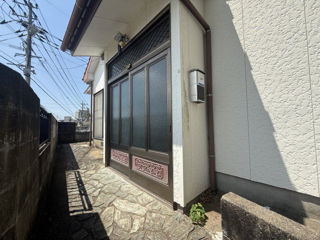 矢岳町一戸建（443番地1）の玄関