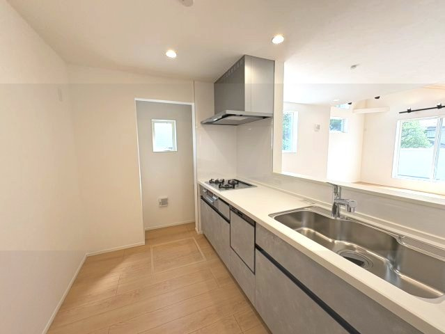 THEパームスコート下井草のキッチン|窓付き
