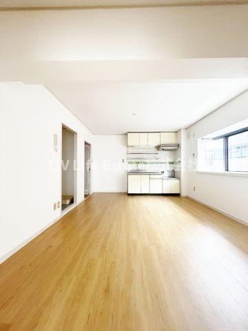 小平市学園西町１丁目の賃貸マンションの居間・リビング