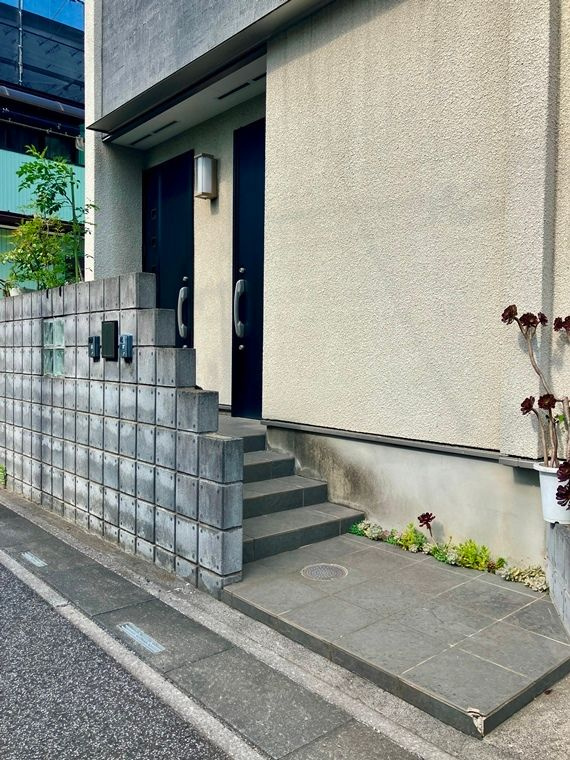 瀬崎戸建のエントランス