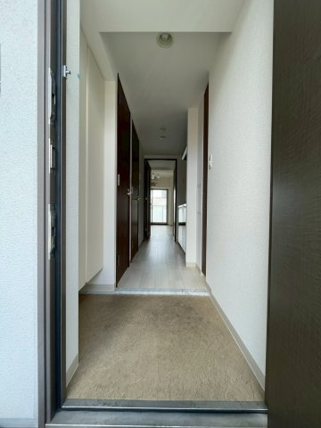 JMFレジデンス大阪福島の玄関