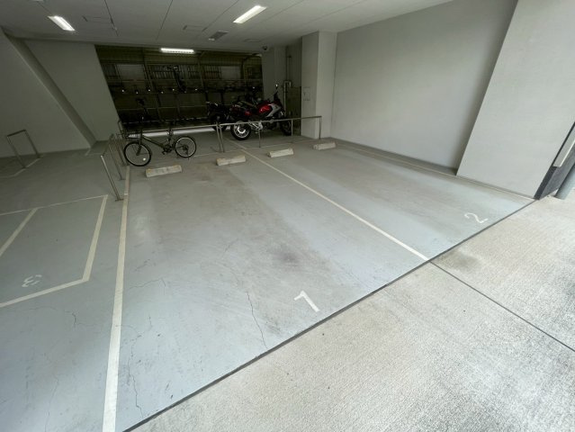 JMFレジデンス大阪福島の駐車場