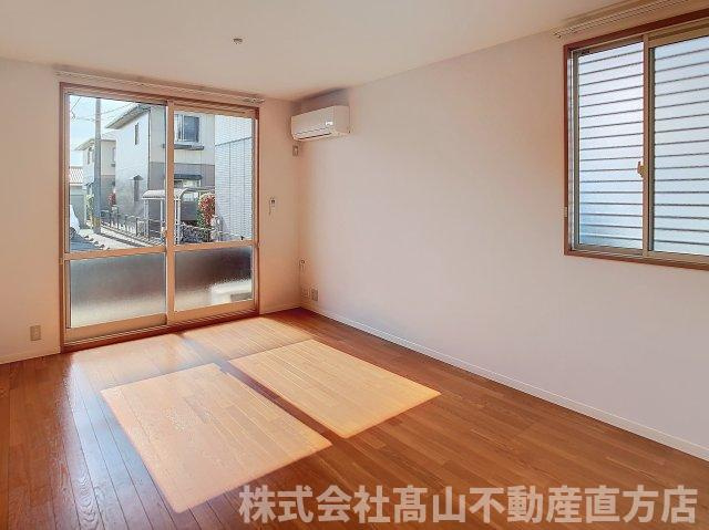 宮若市本城のアパートの居間・リビング