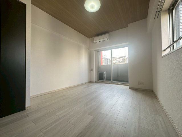 アーデン堺筋本町の洋室