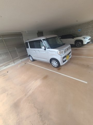 エメラルドオーシャン西宮の駐車場