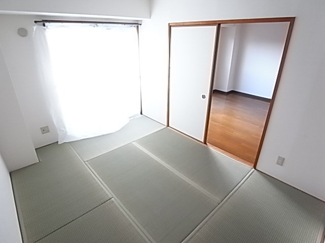 コート宮北の洋室