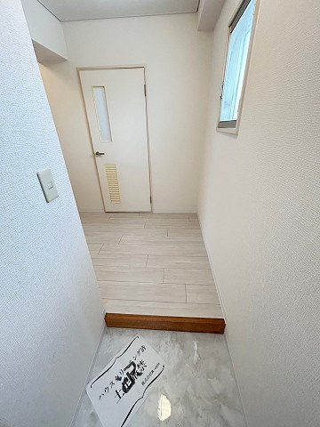 フロントリバー東難波の玄関