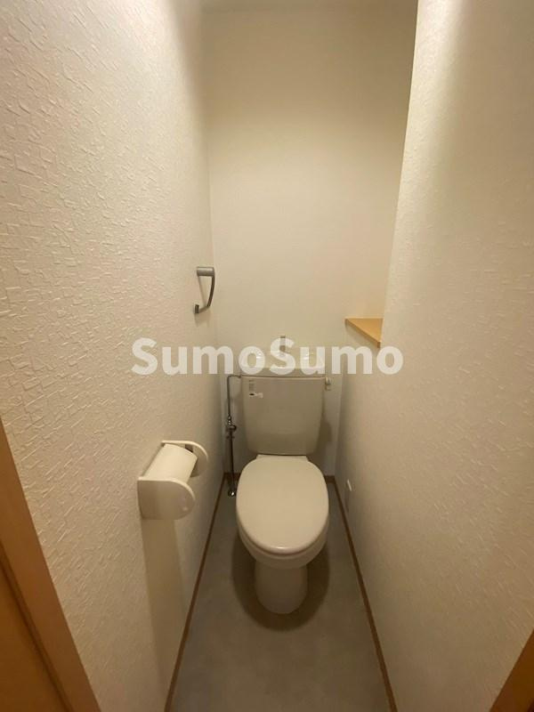 モンサンミッシェルハサカのトイレ|落ち着いた色調のトイレです