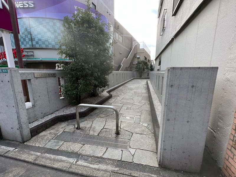 ルミエール祐天寺のエントランス