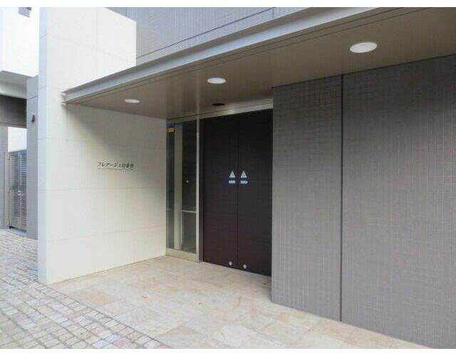 フレアージュ白金台のエントランス