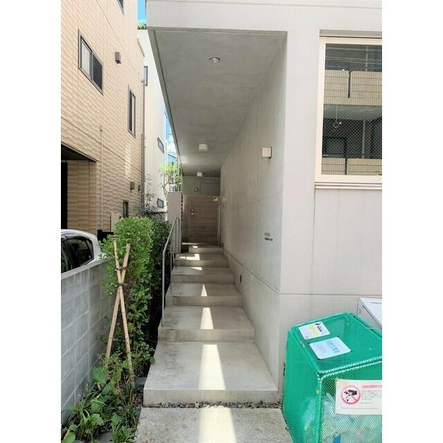 ＰＡＳＥＯ ＳＡＮＧＥＮＪＡＹＡ ＥＡＳＴ ＷＥＳＴのエントランス