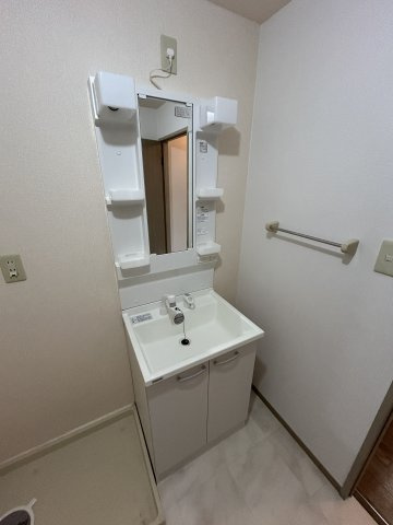 セジュール壹番館の洗面所|明るい洗面所です
