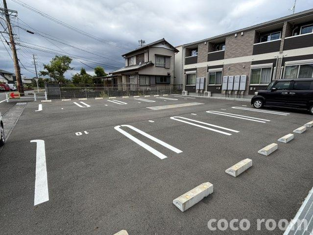 シャトル青葉の駐車場