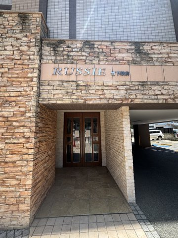 ルッシェ竹下駅前のエントランス