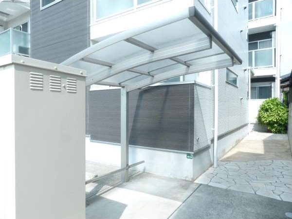 パラディーゾ空港前の外観