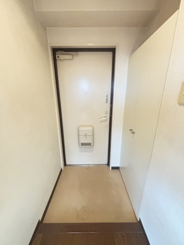 パークサイドハイツ(崇徳院)の玄関