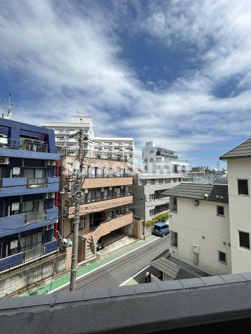 ラティエラ都立大学の駐車場