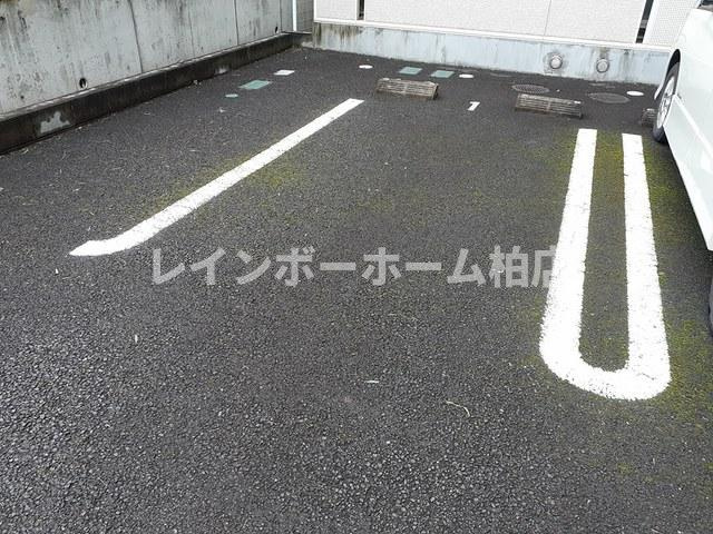 【仲介手数料：50％OFF】対象物件！の駐車場|駐車場があるので、車を買う予定の方も安心です