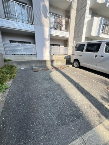 マーブル住吉の駐車場