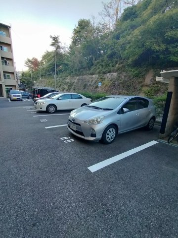 六甲台ハウス3号棟の駐車場