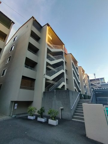 六甲台ハウス3号棟の外観