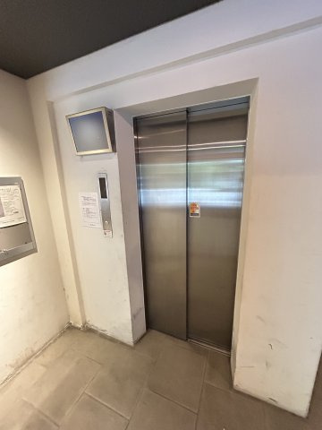 サンロール難波南のロビー