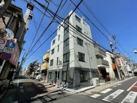 アンドベースのエントランス