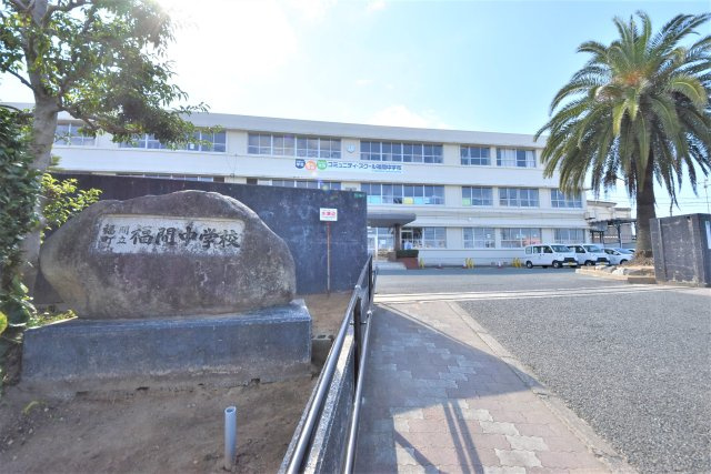 福津市西福間3丁目第1-4棟（3号棟）の周辺|福間中学校
