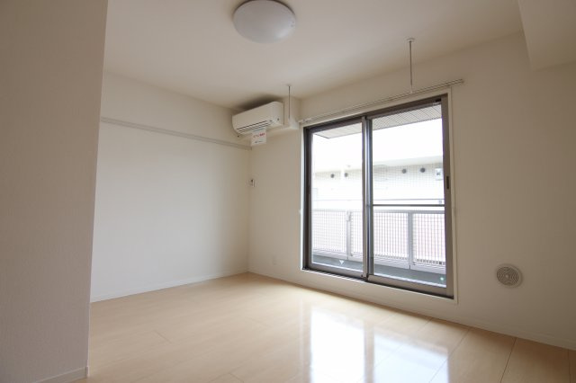 リッツ高田の洋室|※同タイプ別部屋の参考写真になります