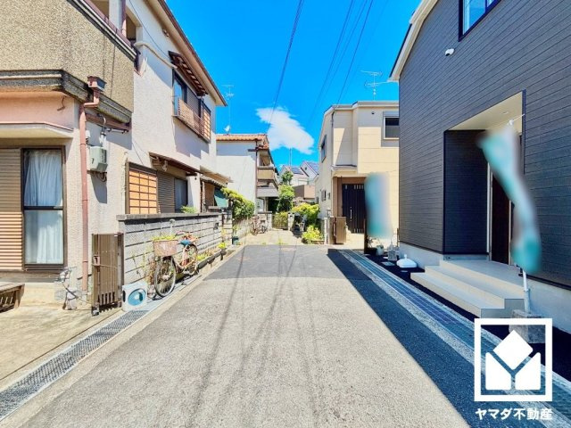 伊丹市山田３丁目の前面道路含む現地写真