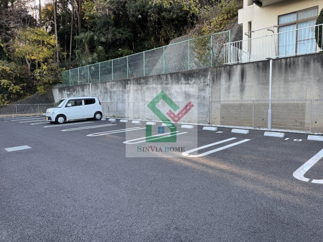 グランシャトー武蔵藤沢Bの駐車場