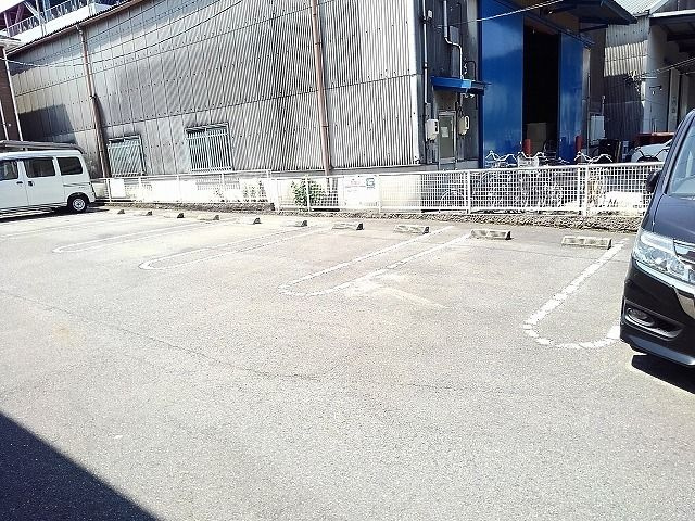 プラシードＢの駐車場