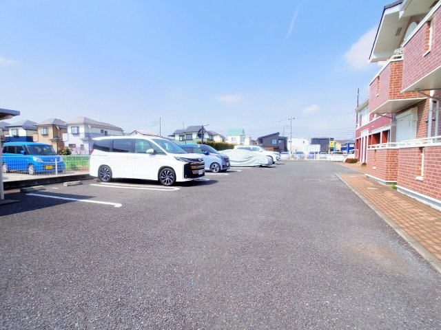 グラース・カルムＡ棟の駐車場