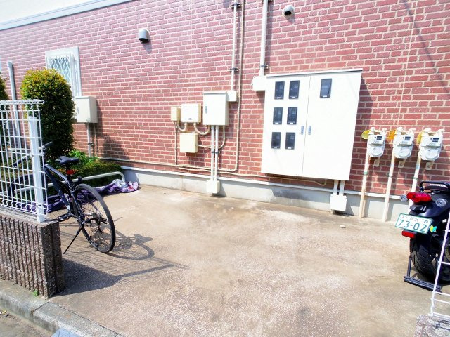 グラース・カルムＡ棟の駐車場