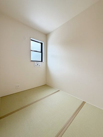 八潮市八潮7丁目　新築戸建　全5棟　3号棟の和室|マルチに使えるリビング横の和室3帖