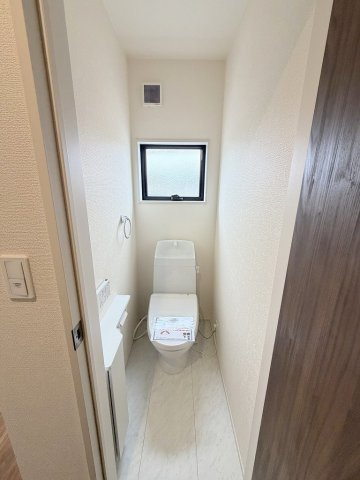 八潮市八潮7丁目　新築戸建　全5棟　3号棟のトイレ|2階のトイレです